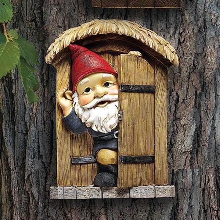 DESIGN TOSCANO The Knothole Gnomes Garden Welcome Tree Sculpture: Door Gnome QL4281